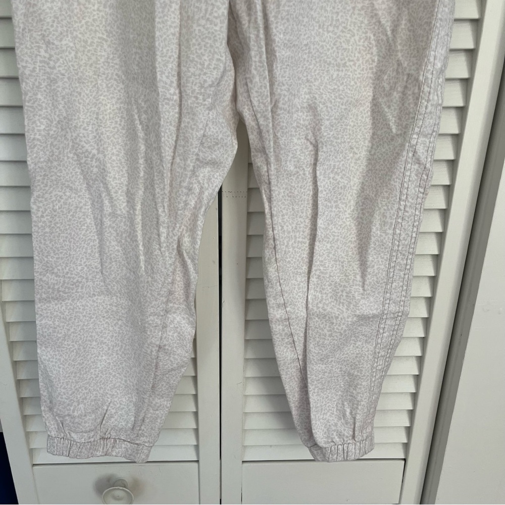 Athleta Cabo Linen Joggers 12P Pale Mini Cheetah pattern - Picture 3 of 8